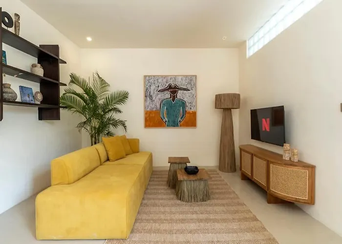 Candi - Stylish Tropical Pool