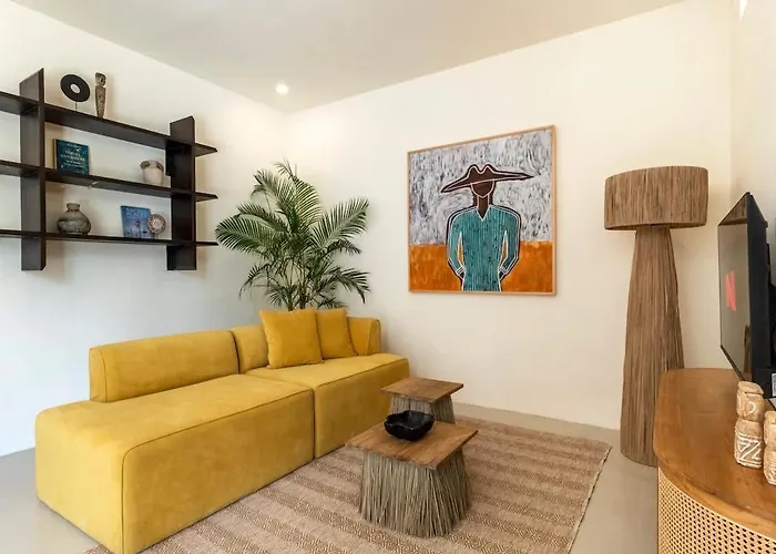 Candi - Stylish Tropical Pool